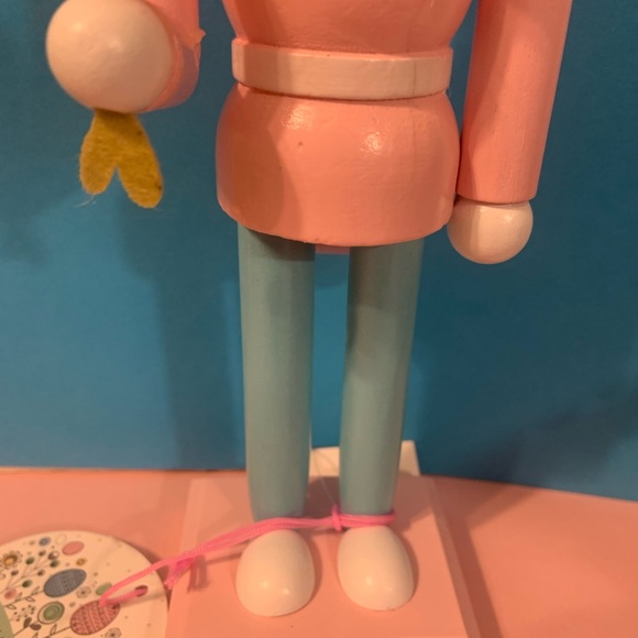 Check out this 10 inch bunny, holding a carrot - Picture 4 of 8